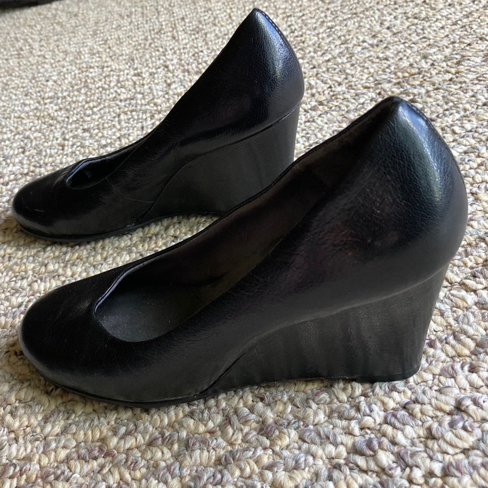 Black Wedges